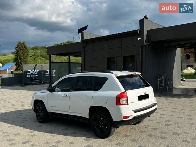 Внедорожник / Кроссовер Jeep Compass 2012 в Воловце