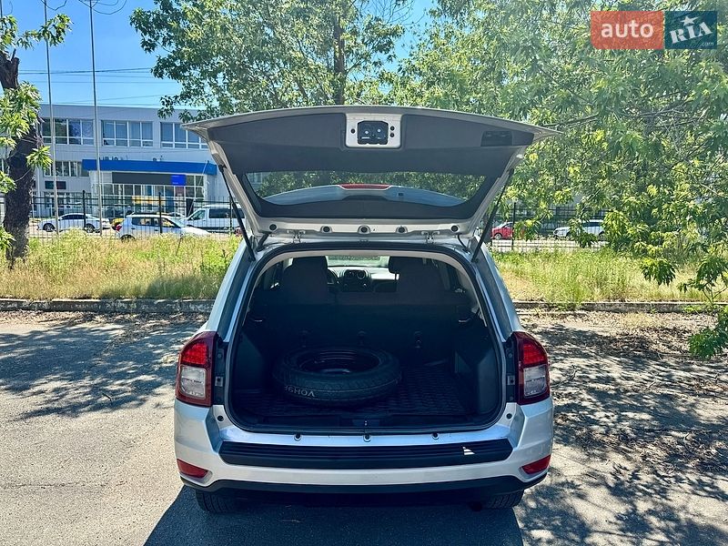 Внедорожник / Кроссовер Jeep Compass 2013 в Киеве