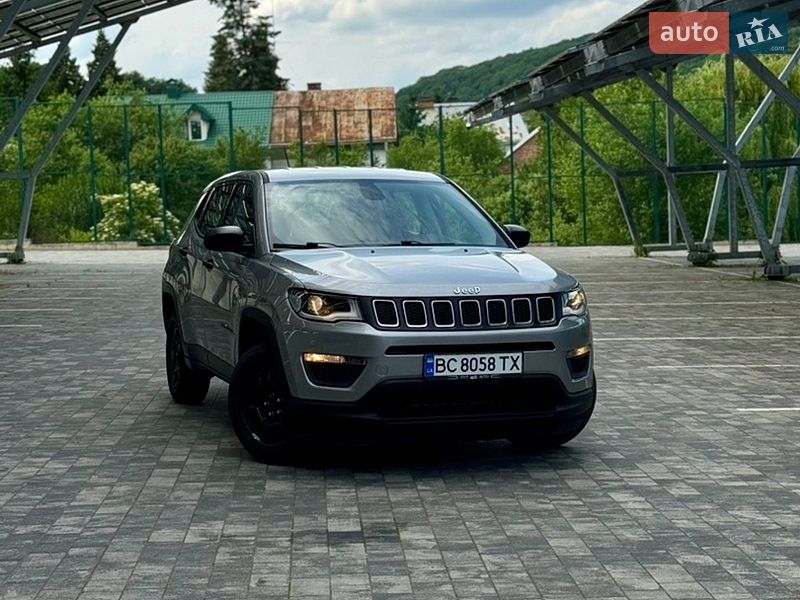 Jeep Compass, photos from the listing