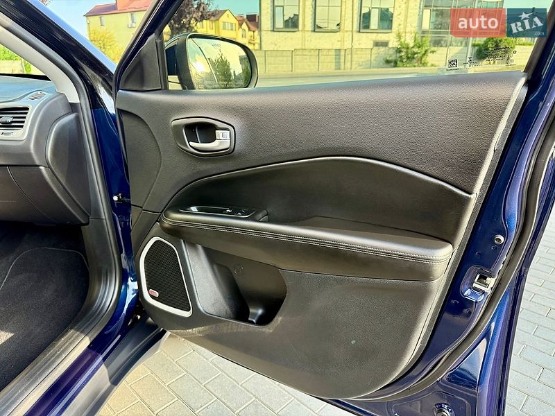 Внедорожник / Кроссовер Jeep Compass 2019 в Ровно