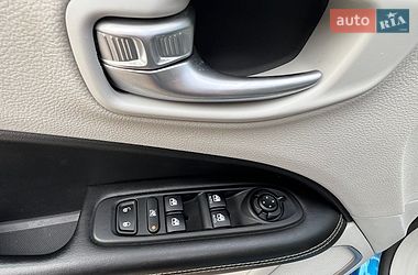 Внедорожник / Кроссовер Jeep Compass 2017 в Киеве