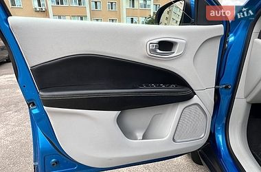 Внедорожник / Кроссовер Jeep Compass 2017 в Киеве