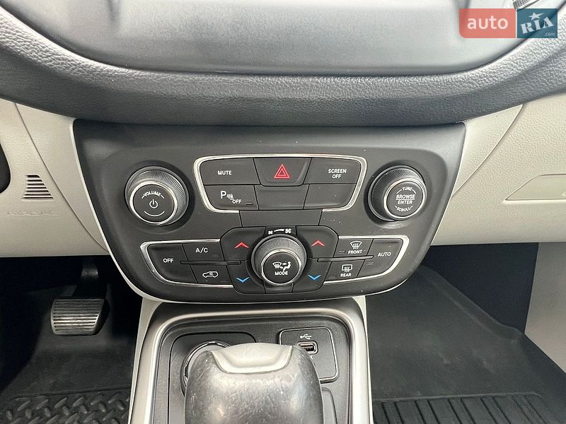 Внедорожник / Кроссовер Jeep Compass 2017 в Киеве