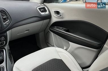 Внедорожник / Кроссовер Jeep Compass 2017 в Киеве