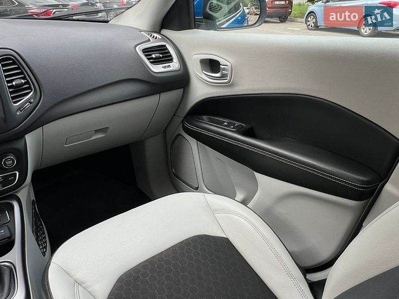Внедорожник / Кроссовер Jeep Compass 2017 в Киеве