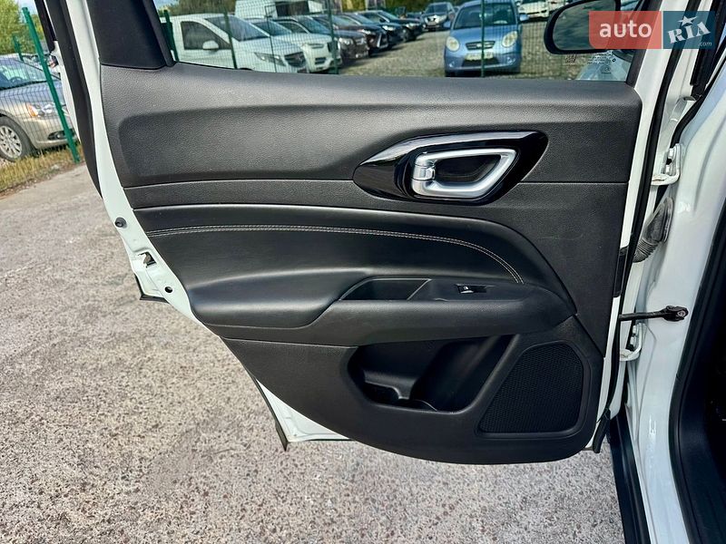 Внедорожник / Кроссовер Jeep Compass 2024 в Киеве