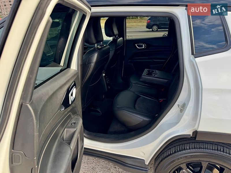 Внедорожник / Кроссовер Jeep Compass 2024 в Киеве