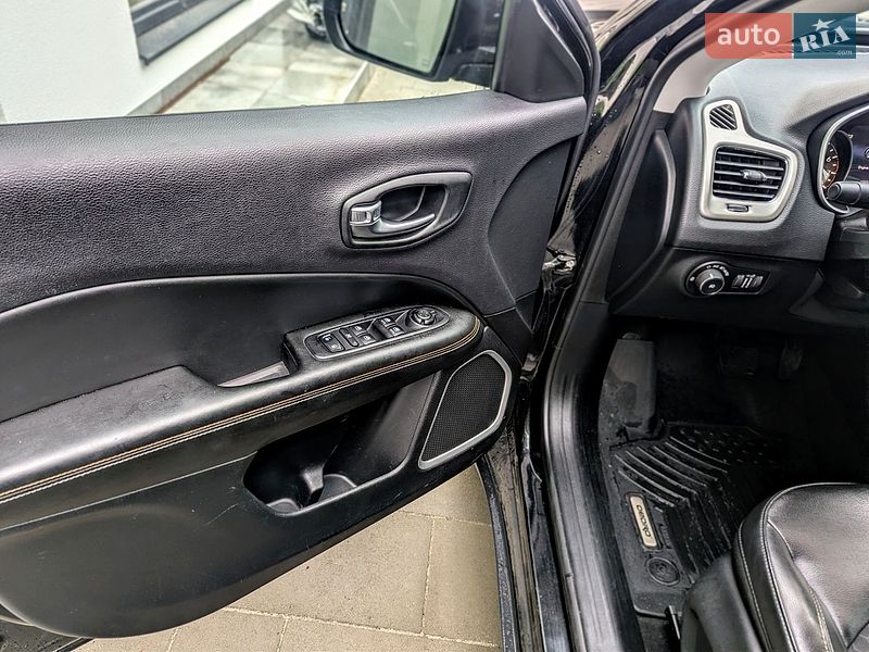 Внедорожник / Кроссовер Jeep Compass 2018 в Киеве