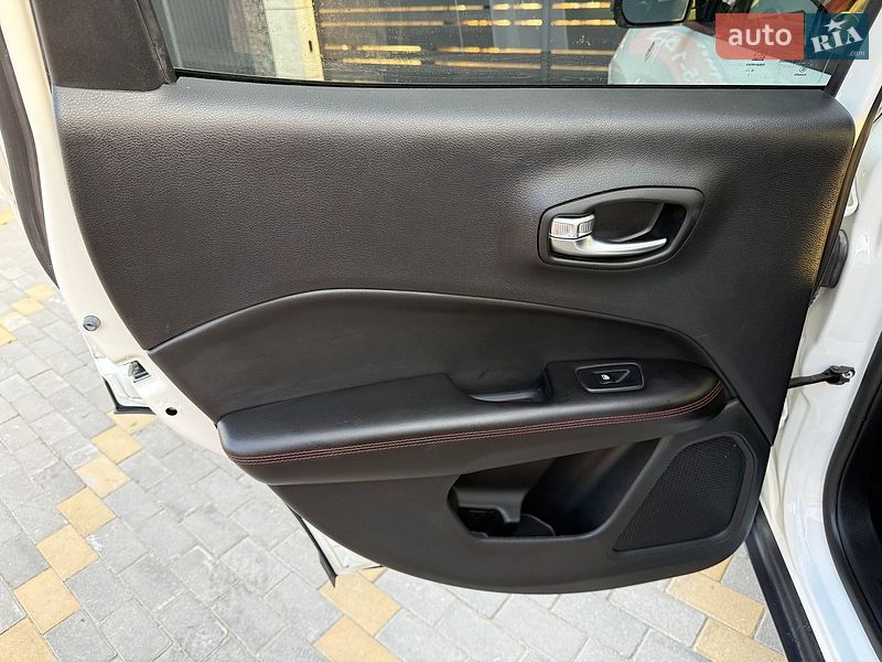 Внедорожник / Кроссовер Jeep Compass 2020 в Киеве
