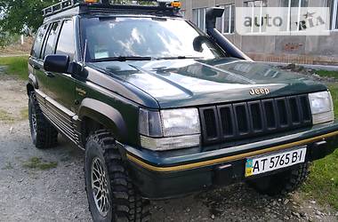 Внедорожник / Кроссовер Jeep Grand Cherokee 1993 в Яремче