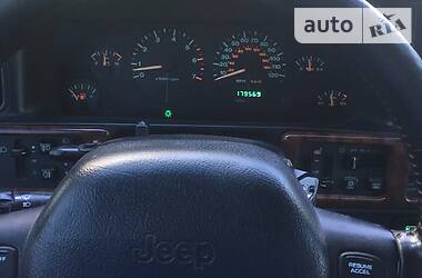 Позашляховик / Кросовер Jeep Grand Cherokee 1995 в 