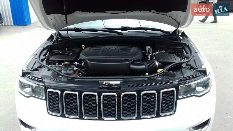 Внедорожник / Кроссовер Jeep Grand Cherokee 2016 в Сумах