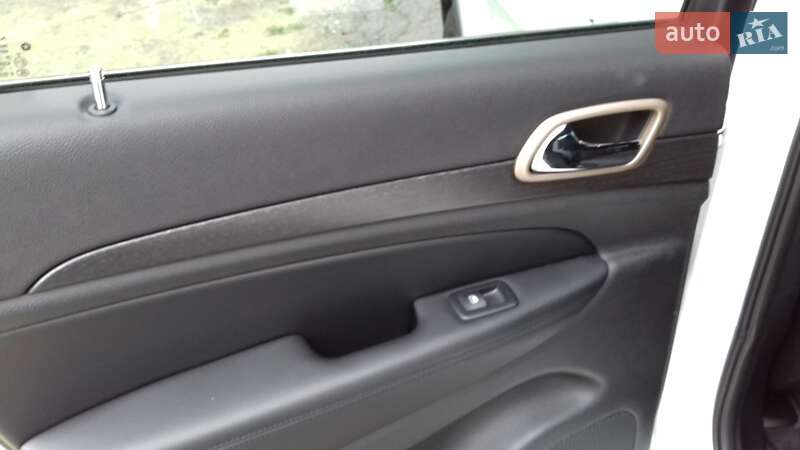 Внедорожник / Кроссовер Jeep Grand Cherokee 2016 в Сумах