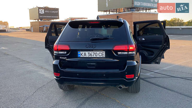 Внедорожник / Кроссовер Jeep Grand Cherokee 2017 в Киеве фото 12 Внедорожник / Кроссовер Jeep Grand Cherokee 2017 в Киеве