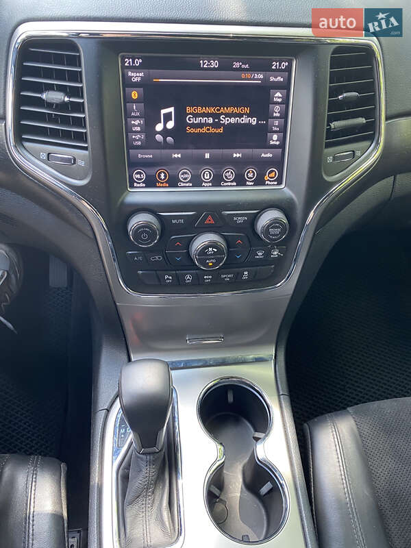 Внедорожник / Кроссовер Jeep Grand Cherokee 2017 в Киеве фото 18 Внедорожник / Кроссовер Jeep Grand Cherokee 2017 в Киеве