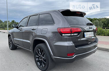 Внедорожник / Кроссовер Jeep Grand Cherokee 2017 в Сумах