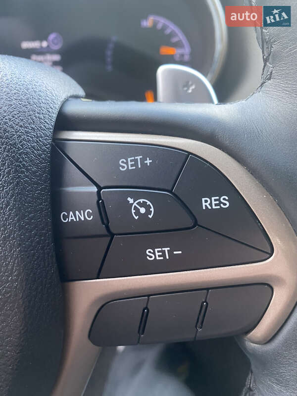 Позашляховик / Кросовер Jeep Grand Cherokee 2015 в Луцьку фото 25 Позашляховик / Кросовер Jeep Grand Cherokee 2015 в Луцьку