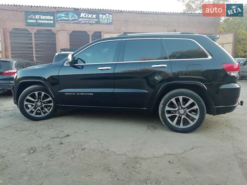 Внедорожник / Кроссовер Jeep Grand Cherokee 2017 в Чернигове