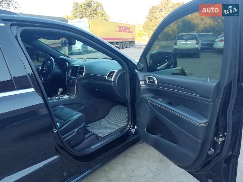 Внедорожник / Кроссовер Jeep Grand Cherokee 2017 в Чернигове