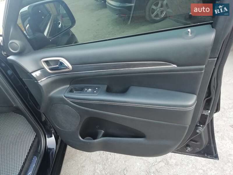 Внедорожник / Кроссовер Jeep Grand Cherokee 2017 в Чернигове