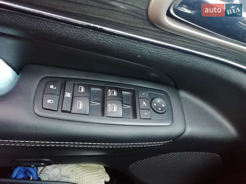 Внедорожник / Кроссовер Jeep Grand Cherokee 2017 в Чернигове