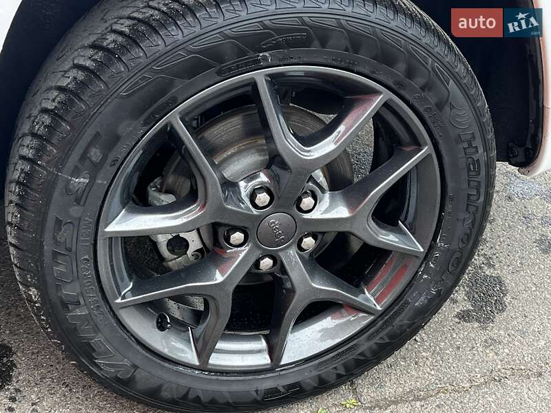 Внедорожник / Кроссовер Jeep Grand Cherokee 2019 в Одессе