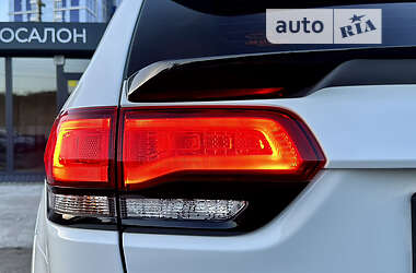 Позашляховик / Кросовер Jeep Grand Cherokee 2015 в 