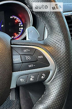 Позашляховик / Кросовер Jeep Grand Cherokee 2015 в 
