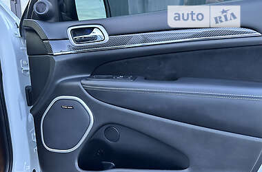 Позашляховик / Кросовер Jeep Grand Cherokee 2015 в 