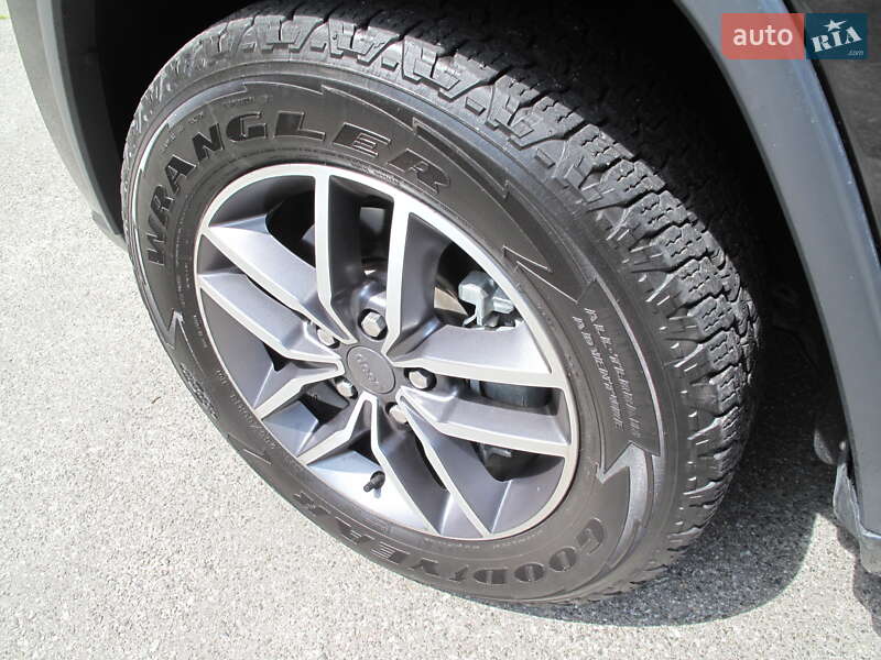 Внедорожник / Кроссовер Jeep Grand Cherokee 2020 в Киеве