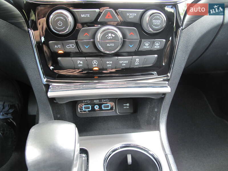 Внедорожник / Кроссовер Jeep Grand Cherokee 2020 в Киеве