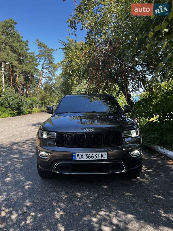 Внедорожник / Кроссовер Jeep Grand Cherokee 2017 в Краснограде