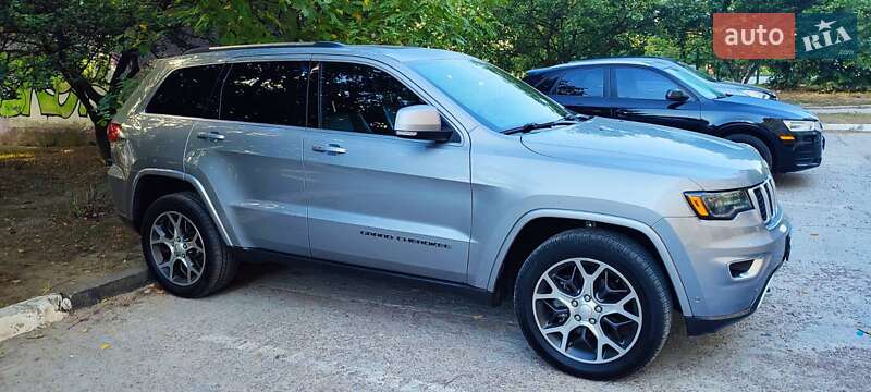 Внедорожник / Кроссовер Jeep Grand Cherokee 2017 в Чернигове фото 2 Внедорожник / Кроссовер Jeep Grand Cherokee 2017 в Чернигове