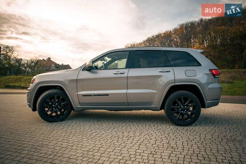 Внедорожник / Кроссовер Jeep Grand Cherokee 2018 в Львове