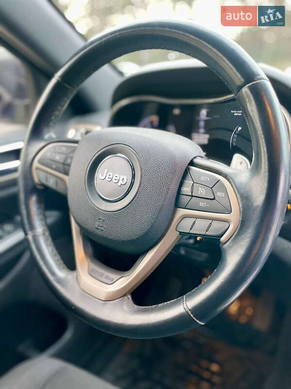 Позашляховик / Кросовер Jeep Grand Cherokee 2015 в Луцьку фото 41 Позашляховик / Кросовер Jeep Grand Cherokee 2015 в Луцьку