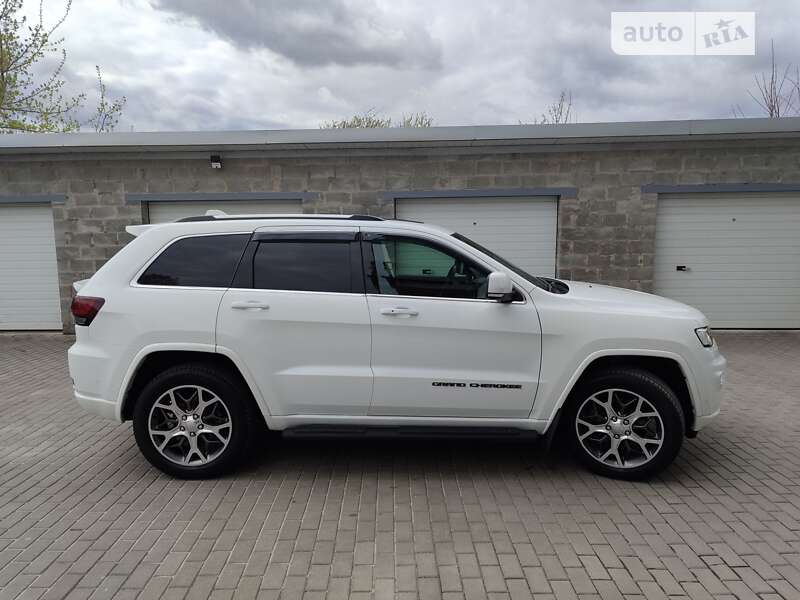 Внедорожник / Кроссовер Jeep Grand Cherokee 2021 в Ровно