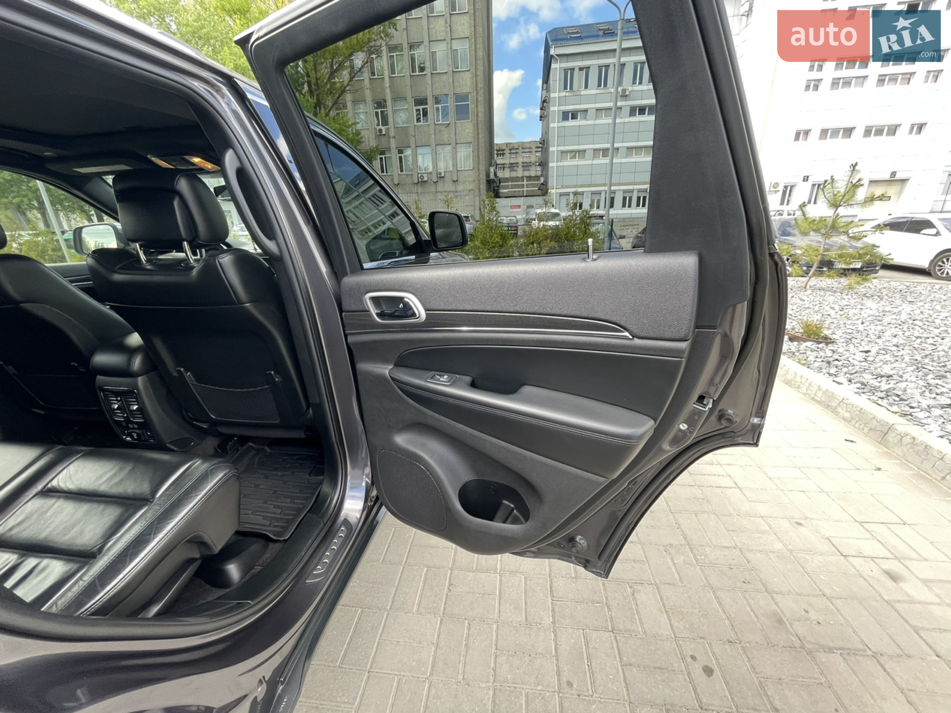 2018 Jeep Grand Cherokee - мініатюра 32