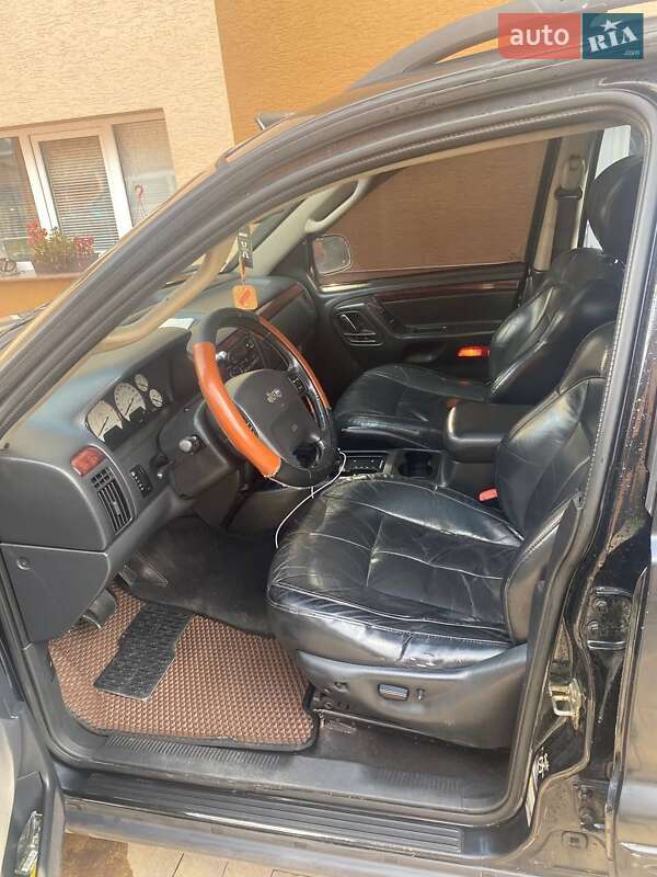 Внедорожник / Кроссовер Jeep Grand Cherokee 2002 в Тячеве
