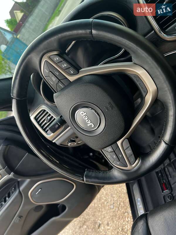 Позашляховик / Кросовер Jeep Grand Cherokee 2015 в Львові