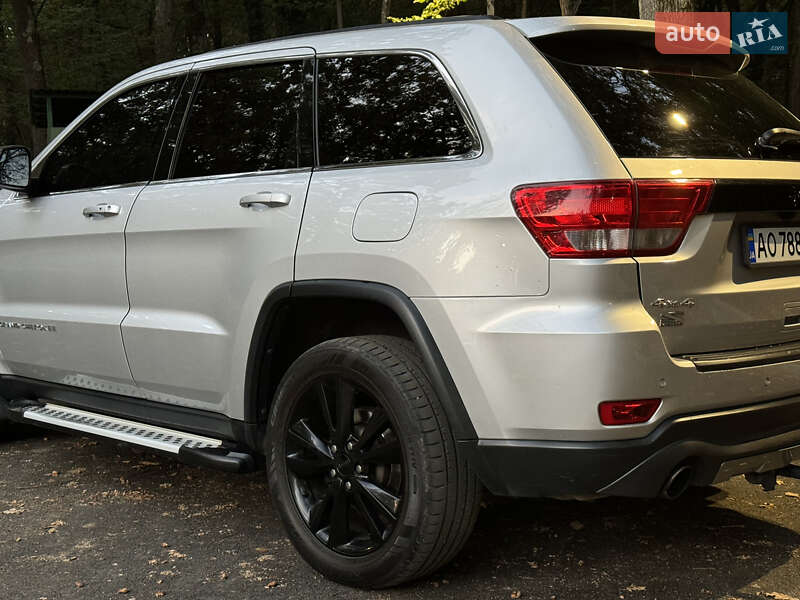 Внедорожник / Кроссовер Jeep Grand Cherokee 2012 в Ужгороде
