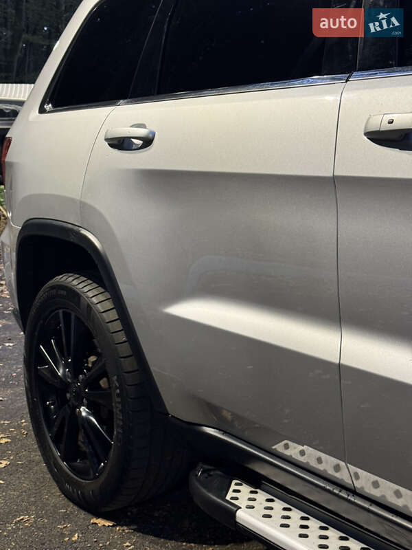 Внедорожник / Кроссовер Jeep Grand Cherokee 2012 в Ужгороде