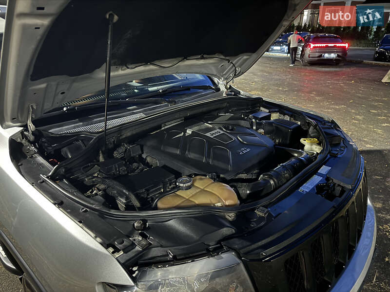 Внедорожник / Кроссовер Jeep Grand Cherokee 2012 в Ужгороде