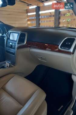 Внедорожник / Кроссовер Jeep Grand Cherokee 2012 в 