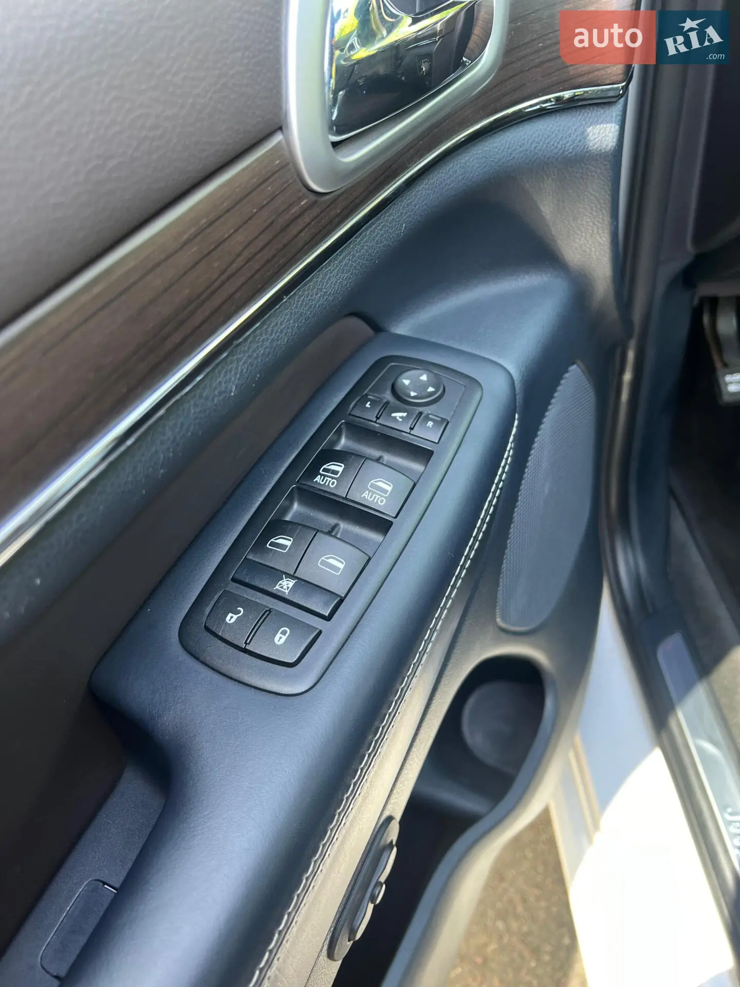 2015 Jeep Grand Cherokee - мініатюра 20