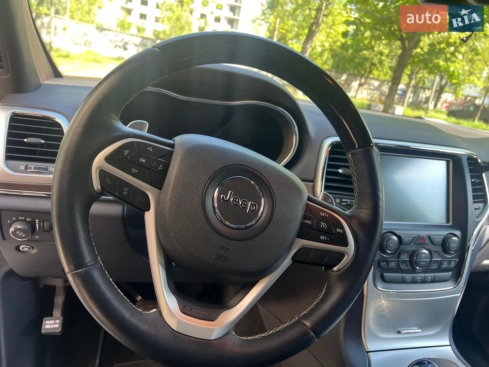 2015 Jeep Grand Cherokee - мініатюра 32