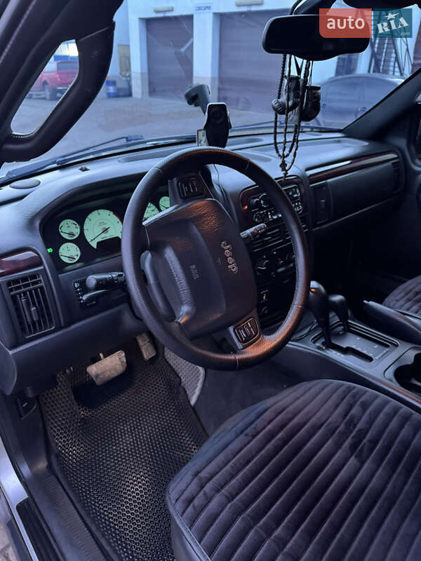 Внедорожник / Кроссовер Jeep Grand Cherokee 2003 в Черновцах
