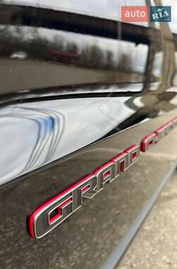 Внедорожник / Кроссовер Jeep Grand Cherokee 2018 в 