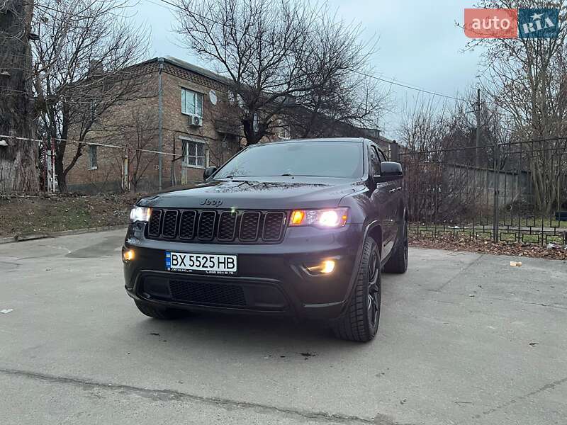 Внедорожник / Кроссовер Jeep Grand Cherokee 2017 в Киеве