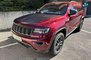Внедорожник / Кроссовер Jeep Grand Cherokee 2016 в 