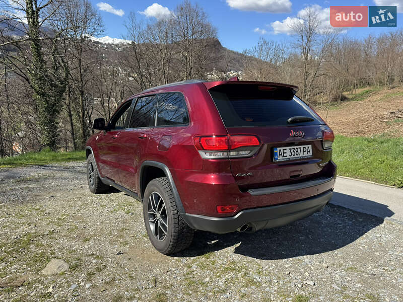 Внедорожник / Кроссовер Jeep Grand Cherokee 2016 в Киеве